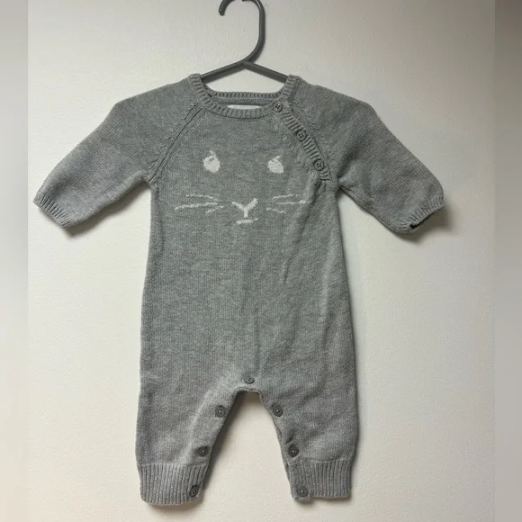 Baby Gap Beatrix Potter 0-3 months bunny button onesie